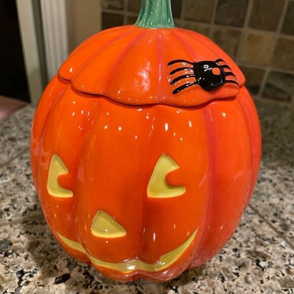 Hallmark Ceramic Pumpkin with Adorable Spider - Picture 1 of 11